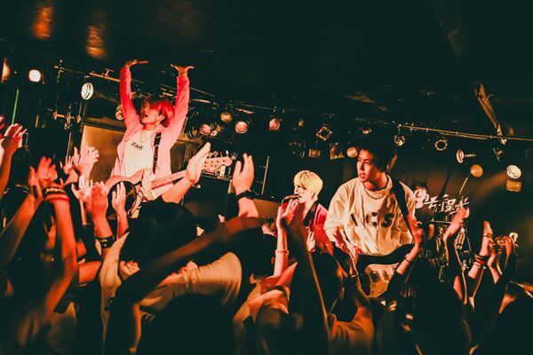 Bye-Bye-Handの方程式『MODEL ANSWER TOUR』開幕、戦友・ペルシカリアをゲストに迎えた10周年ツアー初日をレポート