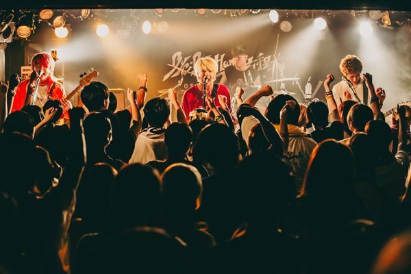 Bye-Bye-Handの方程式『MODEL ANSWER TOUR』開幕、戦友・ペルシカリアをゲストに迎えた10周年ツアー初日をレポート