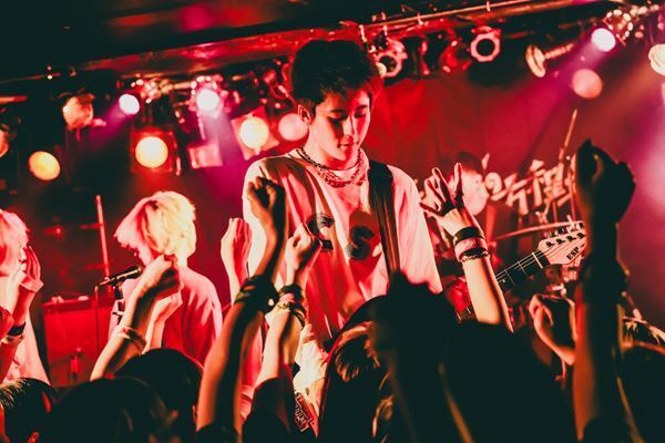 Bye-Bye-Handの方程式『MODEL ANSWER TOUR』開幕、戦友・ペルシカリアをゲストに迎えた10周年ツアー初日をレポート