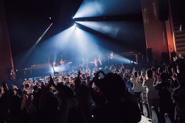 iri、全10公演からなる『Hall Tour 2025 “Seek”』 開幕　瑞々しく躍動した東京公演のオフィシャルレポート到着