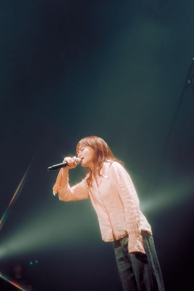 iri、全10公演からなる『Hall Tour 2025 “Seek”』 開幕　瑞々しく躍動した東京公演のオフィシャルレポート到着