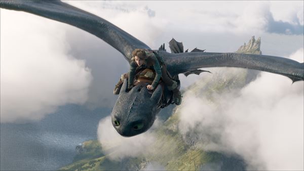 実写版『ヒックとドラゴン』場面写真9点公開　ジェラルド・バトラー演じる父ストイックの姿も