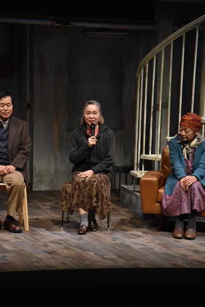 どこにでもある家族のホラー……？　しずちゃん、平田満ら出演『ザ・ヒューマンズ』開幕