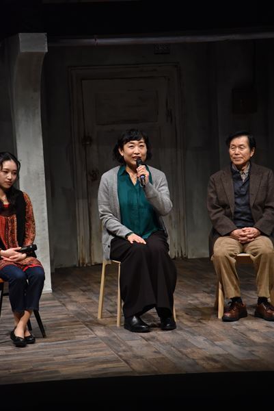 どこにでもある家族のホラー……？　しずちゃん、平田満ら出演『ザ・ヒューマンズ』開幕