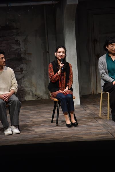 どこにでもある家族のホラー……？　しずちゃん、平田満ら出演『ザ・ヒューマンズ』開幕