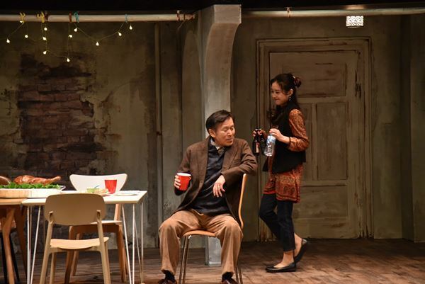 どこにでもある家族のホラー……？　しずちゃん、平田満ら出演『ザ・ヒューマンズ』開幕