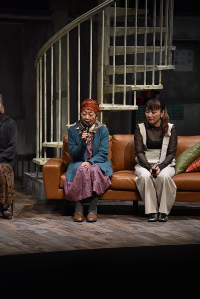 どこにでもある家族のホラー……？　しずちゃん、平田満ら出演『ザ・ヒューマンズ』開幕