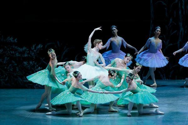 再びのオーロラ姫を控えた秋山瑛、東京バレエ団『眠れる森の美女』の魅力を語る「本当に物語の中にいるよう」