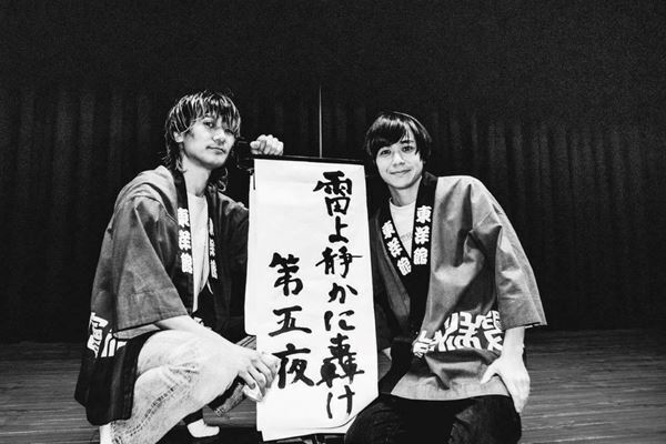 【ライブレポート】佐々木亮介、小山田壮平を迎え弾き語りツーマン第五夜開催「はっきり言うけど、挑んでます」