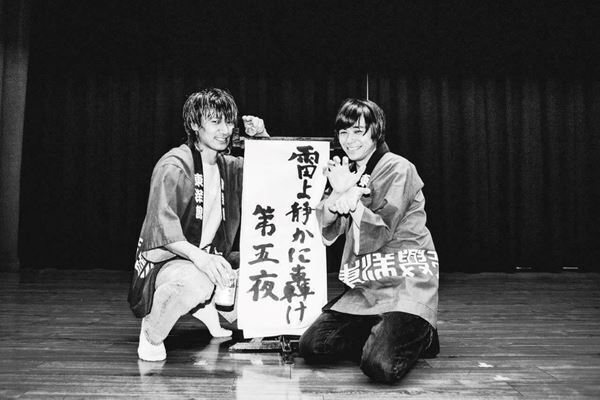 【ライブレポート】佐々木亮介、小山田壮平を迎え弾き語りツーマン第五夜開催「はっきり言うけど、挑んでます」