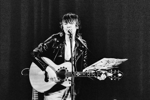 【ライブレポート】佐々木亮介、小山田壮平を迎え弾き語りツーマン第五夜開催「はっきり言うけど、挑んでます」