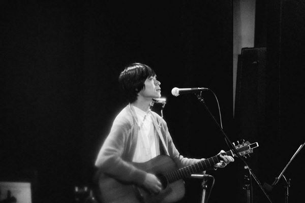 【ライブレポート】佐々木亮介、小山田壮平を迎え弾き語りツーマン第五夜開催「はっきり言うけど、挑んでます」