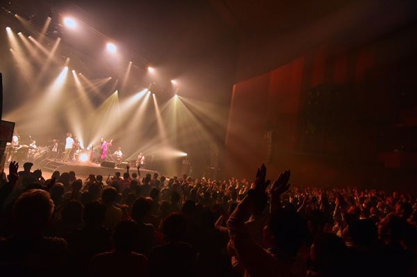 渡辺美里、デビュー40周年ツアー『BITTER☆SWEET ULTRA POP TOUR 2025』完走【オフィシャルレポート】