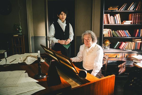 バカリズムが脚本を務める映画『ベートーヴェン捏造』特別写真＆スペシャルメイキング映像公開