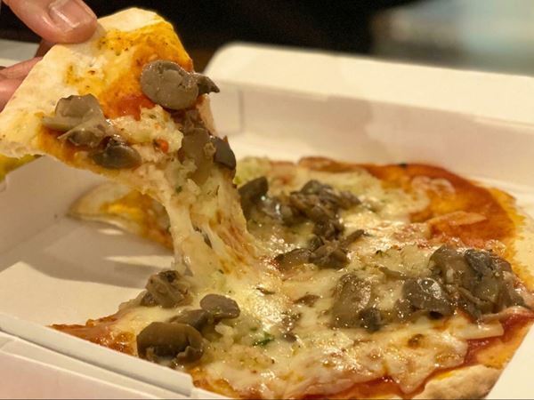 サイゼリヤ、全4種買っても1600円の「激安ピザ」テイクアウトがコスパ最強だった！気になる中身をご紹介