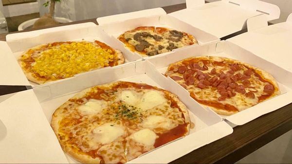 サイゼリヤ、全4種買っても1600円の「激安ピザ」テイクアウトがコスパ最強だった！気になる中身をご紹介