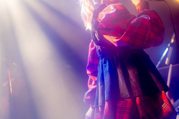 りりあ。ワンマンツアー『春歌の軌跡』、初スタンディングライブで会場を熱気に包み込んだ東京公演をレポート