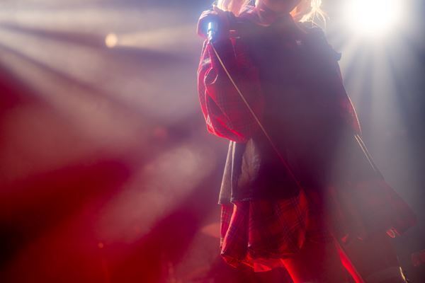 りりあ。ワンマンツアー『春歌の軌跡』、初スタンディングライブで会場を熱気に包み込んだ東京公演をレポート