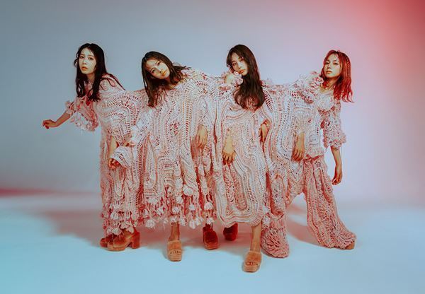 SCANDAL、原点回帰とアップデートがテーマのEP『LOVE, SPARK, JOY!』発売　収録曲「Soundly」MVも公開