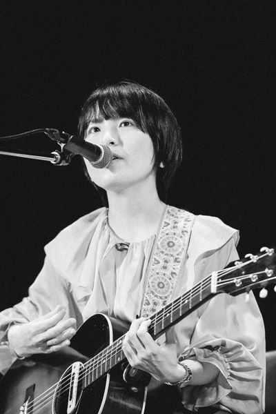 橋本絵莉子をゲストに迎えた佐々木亮介『雷よ静かに轟け』第九夜　「ワンオブゼム」をセッション