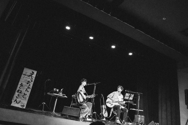 橋本絵莉子をゲストに迎えた佐々木亮介『雷よ静かに轟け』第九夜　「ワンオブゼム」をセッション