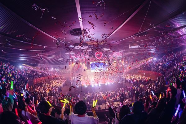 高嶺のなでしこ、過去最大規模のワンマンライブ！ 「これからも一緒に思い出を作っていきましょう」【オフィシャルレポート】