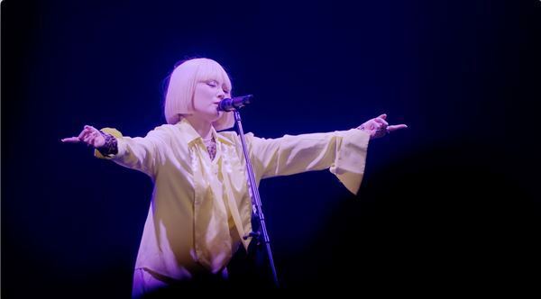 椎名林檎『(生) 林檎博’24―景気の回復―』先行ライブクリップ第3弾で「人間として」を公開