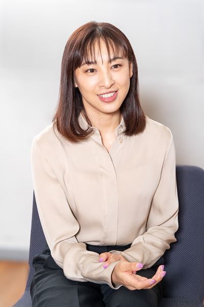 伊礼彼方×音月桂が語り合う、新国立劇場で上演の衝撃作サイモン・スティーヴンス『スリー・キングダムス』への挑戦