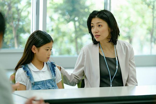 ハッとさせられる子どもたちの世界を見事に描いた呉美保監督の『ふつうの子ども』──蒼井優、風間俊介、瀧内公美が大人役【おとなの映画ガイド】