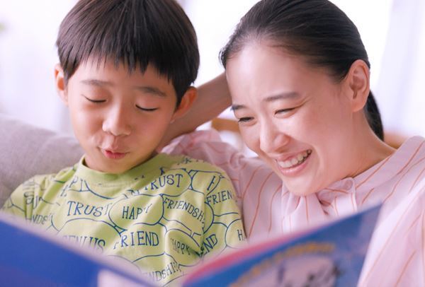 ハッとさせられる子どもたちの世界を見事に描いた呉美保監督の『ふつうの子ども』──蒼井優、風間俊介、瀧内公美が大人役【おとなの映画ガイド】