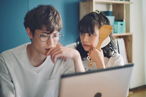 岸井ゆきの×宮沢氷魚『佐藤さんと佐藤さん』ストーリーが1分で分かる特別映像公開