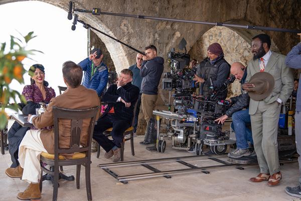 『アンジェントルメン』キャストがガイ・リッチー監督を語る特別インタビュー＆メイキング映像公開