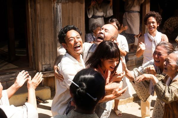 映画『宝島』妻夫木聡、広瀬すずら年月を経て変わりゆく若者たちの姿を捉えた場面写真7点を一挙公開