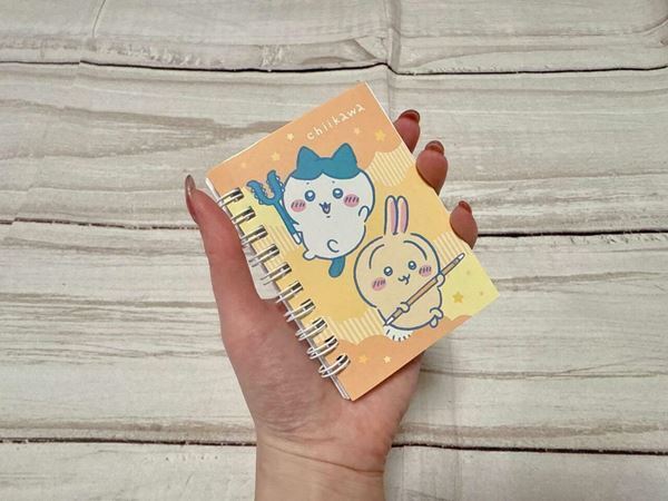 ちいかわ、100均とのコラボグッズが可愛すぎる！カラーバッグ、クリーナークロスなど便利グッズをご紹介