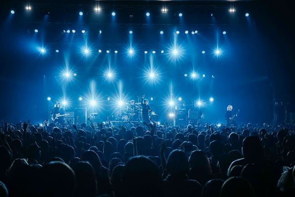 キズ×DEZERT×ΛrlequiΩ、5年越しの3マンが実現！互いの信じたVisual Rockを証明した夜【オフィシャルレポート】