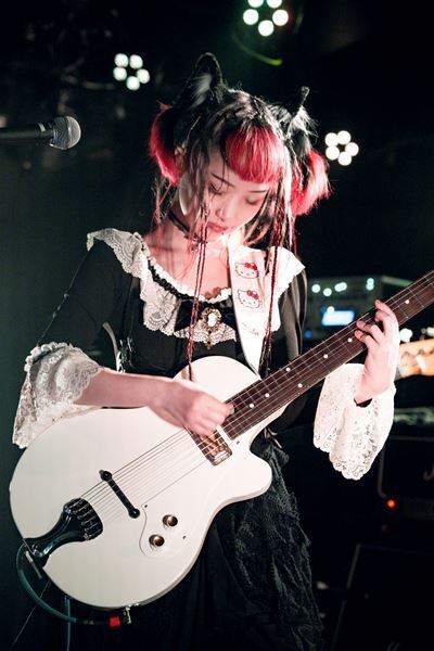 詩羽、対バンツアーファイナル公演でCENTとのコラボ楽曲のリリースを発表【オフィシャルレポート】