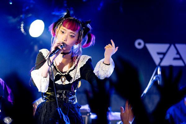 詩羽、対バンツアーファイナル公演でCENTとのコラボ楽曲のリリースを発表【オフィシャルレポート】