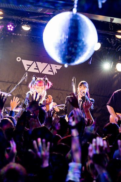 詩羽、対バンツアーファイナル公演でCENTとのコラボ楽曲のリリースを発表【オフィシャルレポート】