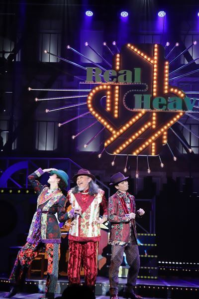 最高の“バディ” 屋良朝幸&中川晃教率いるキャストが躍動！ パワフルにハッピーエンドを目指すミュージカル『SONG WRITERS』