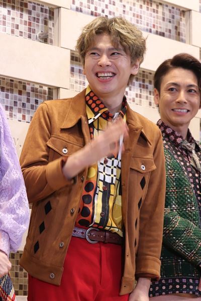 最高の“バディ” 屋良朝幸&中川晃教率いるキャストが躍動！ パワフルにハッピーエンドを目指すミュージカル『SONG WRITERS』