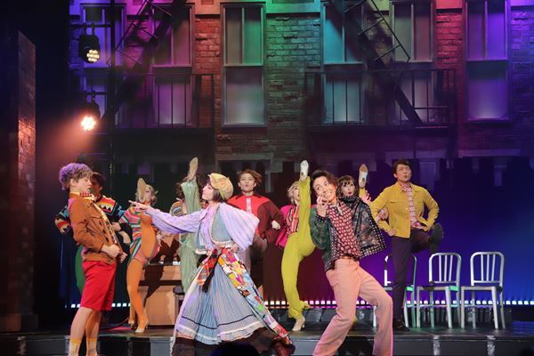 最高の“バディ” 屋良朝幸&中川晃教率いるキャストが躍動！ パワフルにハッピーエンドを目指すミュージカル『SONG WRITERS』