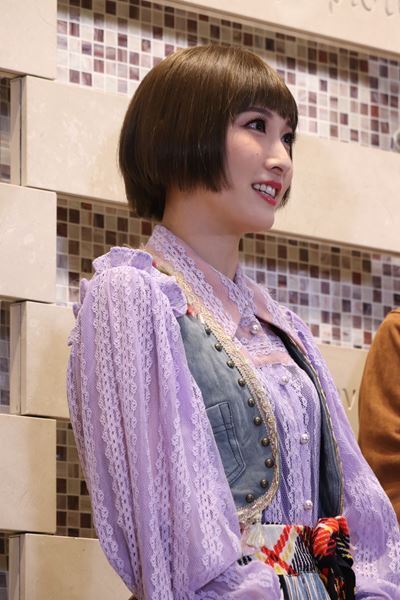 最高の“バディ” 屋良朝幸&中川晃教率いるキャストが躍動！ パワフルにハッピーエンドを目指すミュージカル『SONG WRITERS』