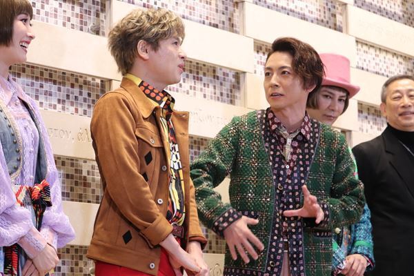最高の“バディ” 屋良朝幸&中川晃教率いるキャストが躍動！ パワフルにハッピーエンドを目指すミュージカル『SONG WRITERS』