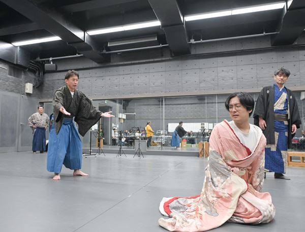 義太夫、黒御簾音楽が彩る花組芝居、25年ぶりの泉鏡花作品新作『陽炎座』