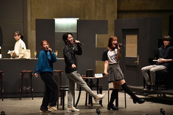 【公開稽古レポート】松尾スズキ×杉原邦生がフレッシュな俳優とつくり上げる『アンサンブルデイズ―彼らにも名前はある―』