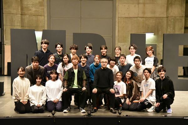 【公開稽古レポート】松尾スズキ×杉原邦生がフレッシュな俳優とつくり上げる『アンサンブルデイズ―彼らにも名前はある―』