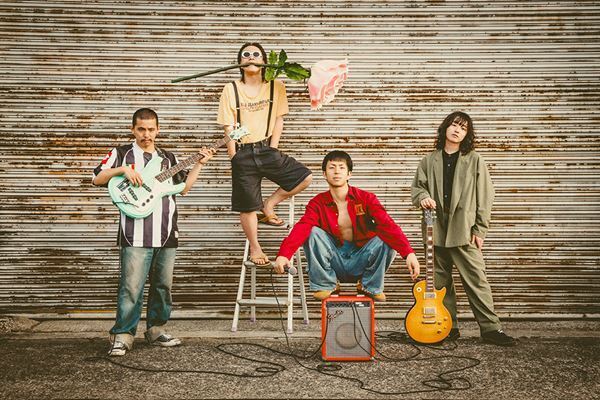 THE KING OF ROOKIE、デジタル・シングル発売記念の全国ツアー『惚気話をお守りに飛んで君に会いに行くツアー』出演者発表　新たなアー写も公開