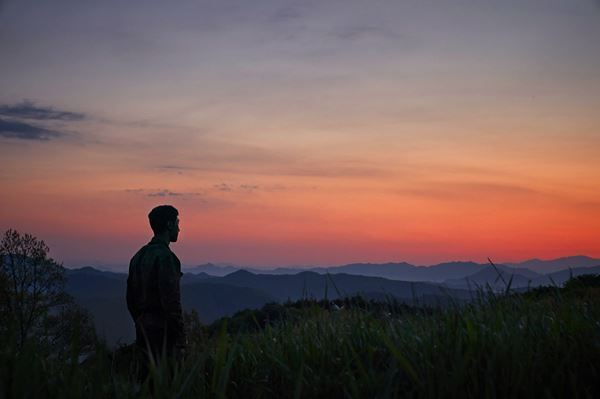 映画『脱走』本編冒頭シーン公開　イ・ジェフンの誕生日限定でバースデーカード配布も