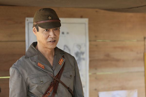 堤真一と山田裕貴が熱演！ 『木の上の軍隊』──終戦を知らず、樹の上で2年間も身を潜め続けたふたりの日本兵【おとなの映画ガイド】