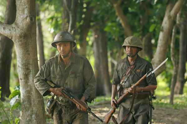 堤真一と山田裕貴が熱演！ 『木の上の軍隊』──終戦を知らず、樹の上で2年間も身を潜め続けたふたりの日本兵【おとなの映画ガイド】